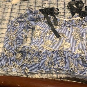 Off the shoulder, tied top, worn once